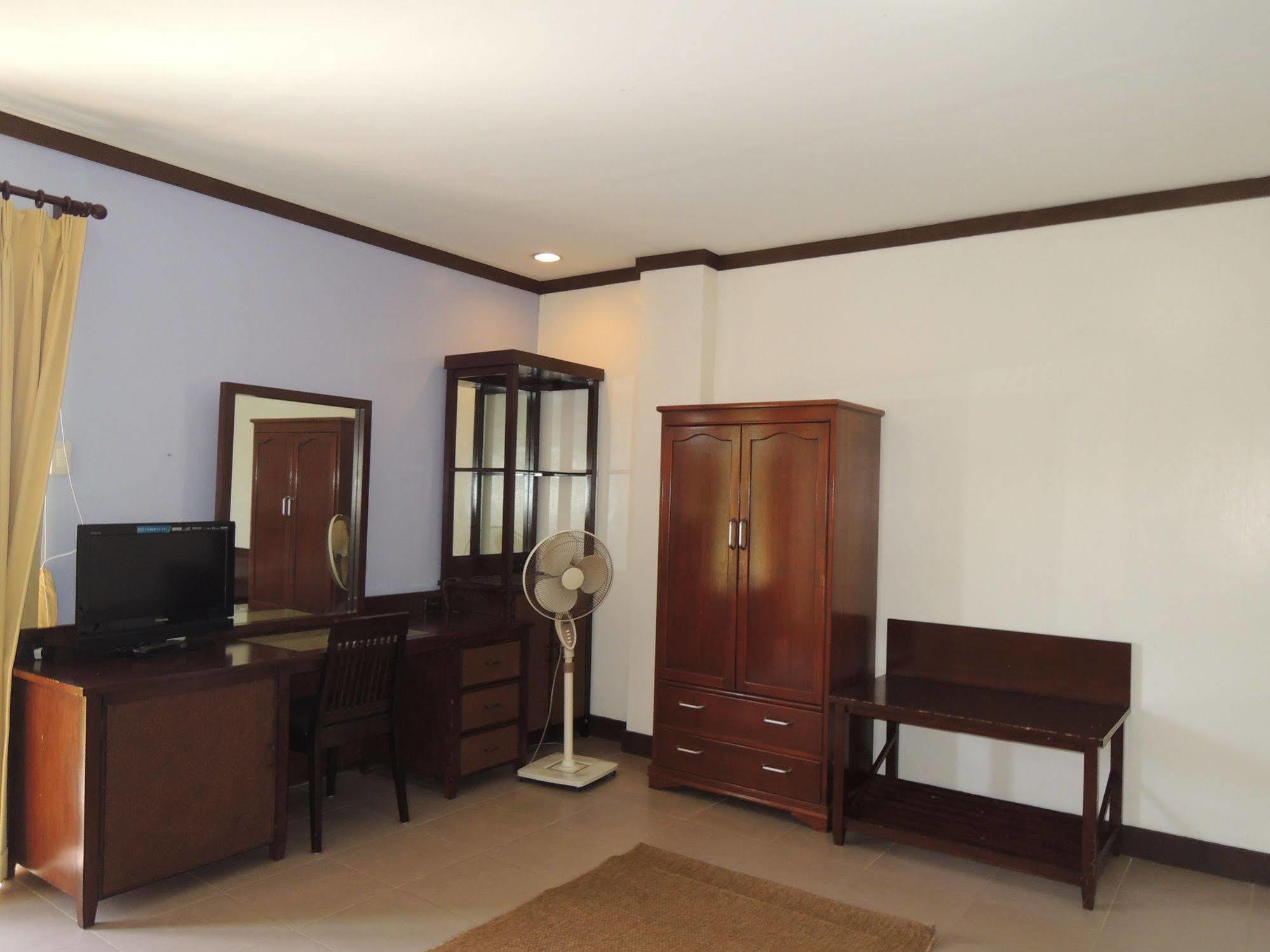 Palms Seaside Inn And Resort Medellin Экстерьер фото