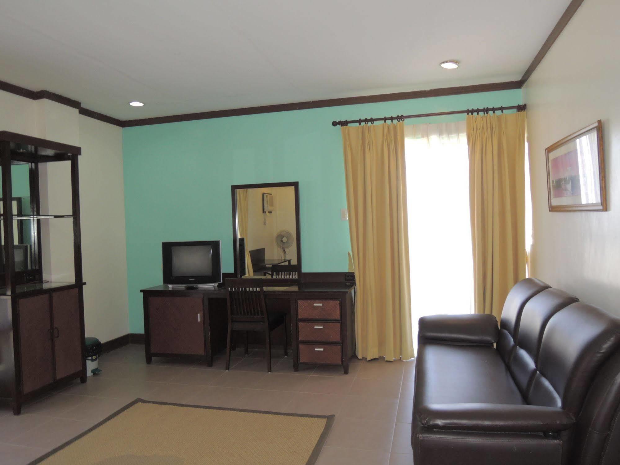 Palms Seaside Inn And Resort Medellin Экстерьер фото