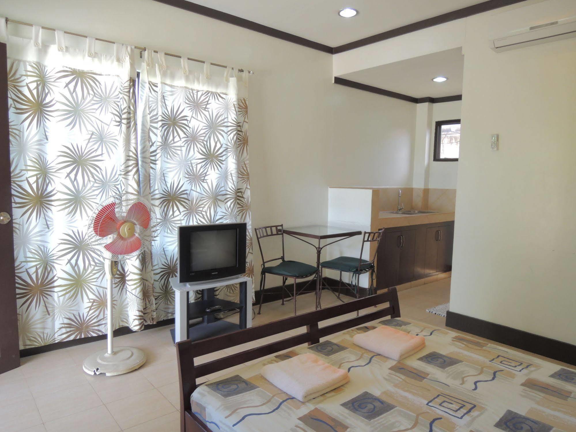 Palms Seaside Inn And Resort Medellin Экстерьер фото