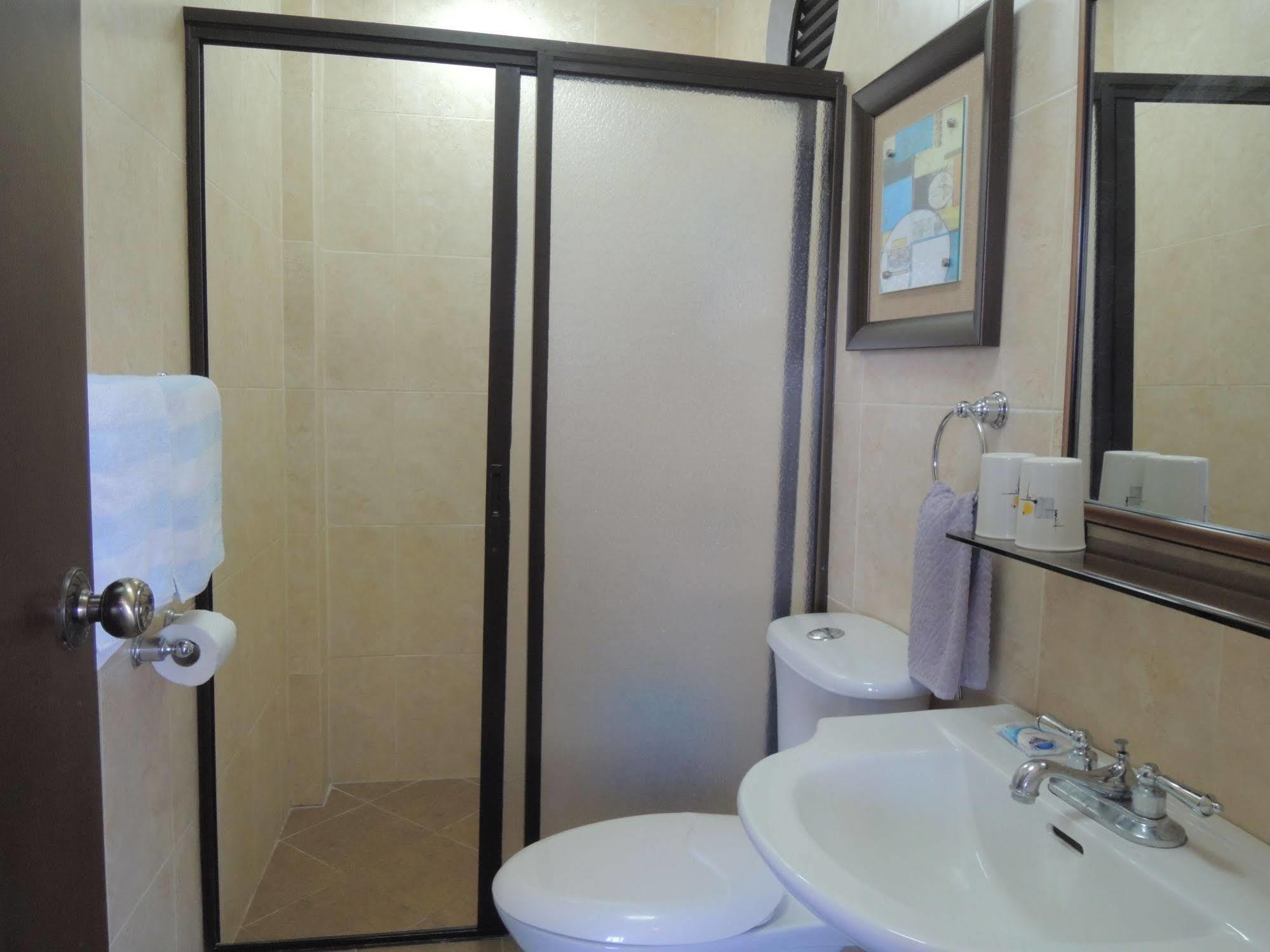 Palms Seaside Inn And Resort Medellin Экстерьер фото